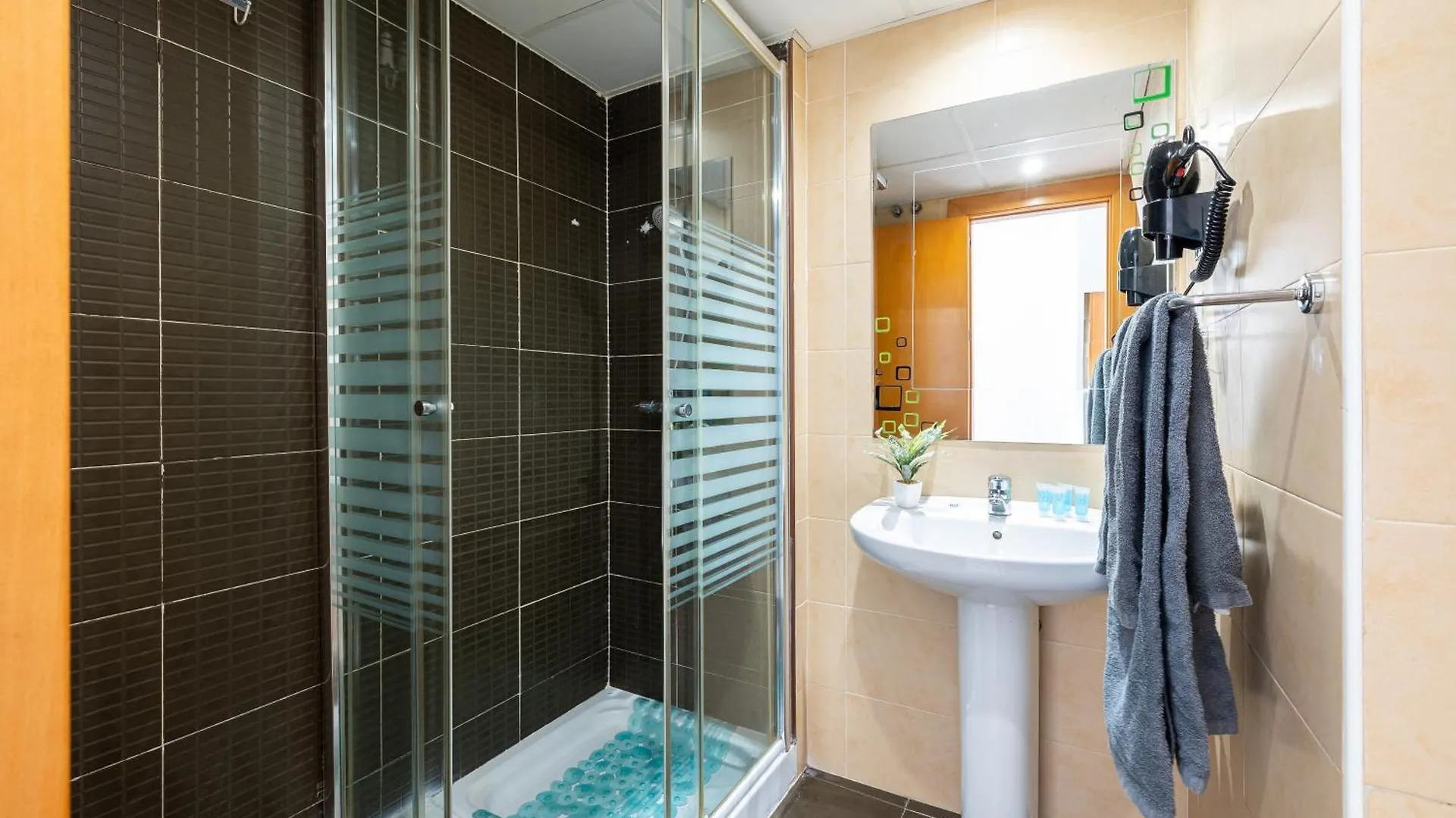 H2M Duplex Sancti Espiritu Sunny Terrace Apartment Malaga 0*,  Spain